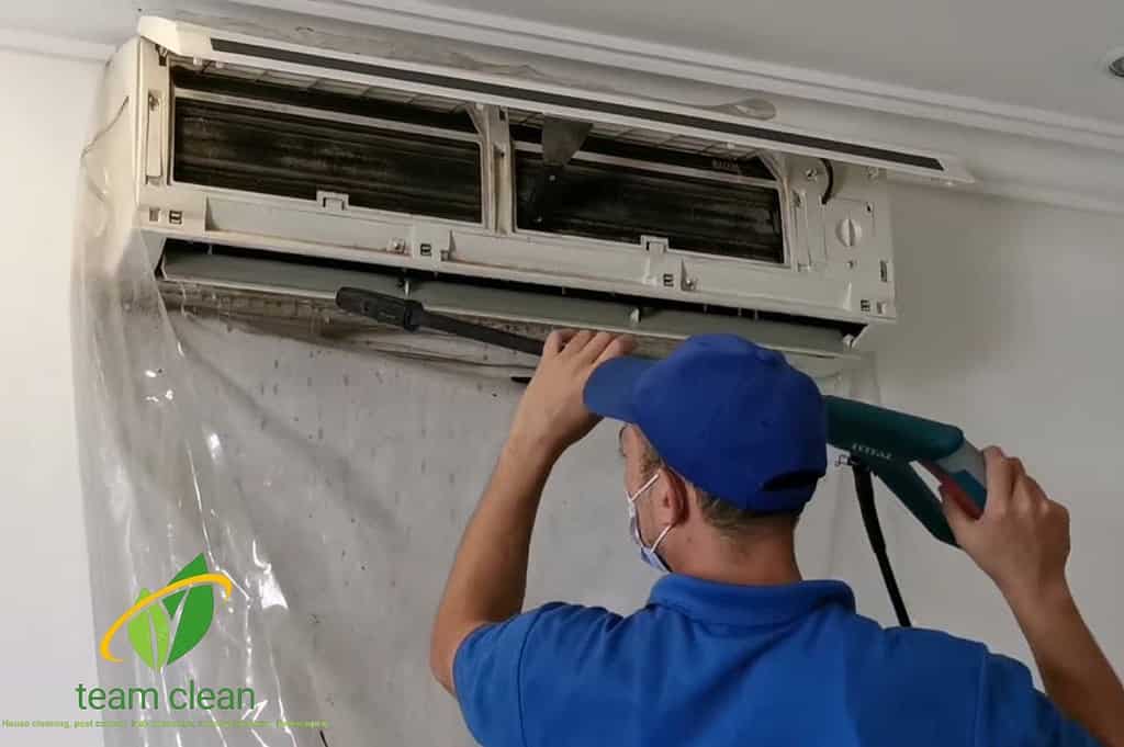 شركة تنظيف مكيفات بجازان | غسيل وصيانة سبليت وشباك ومركزي تنظيف مكيفات